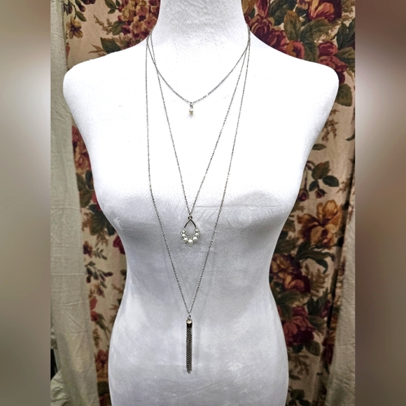 Jewelry - (3/$25) No Name 3 Strand Layer Faux Pearl Rhinestone Silver Toned Chain Necklace